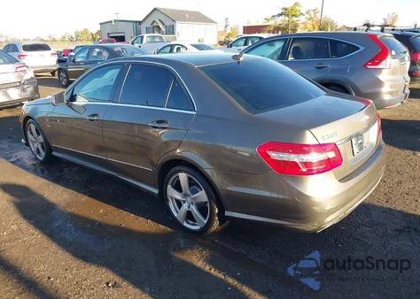 2011 Mercedes-Benz E 350 z USA, uszkodzony, nr VIN WDDHF5GB9BA291820